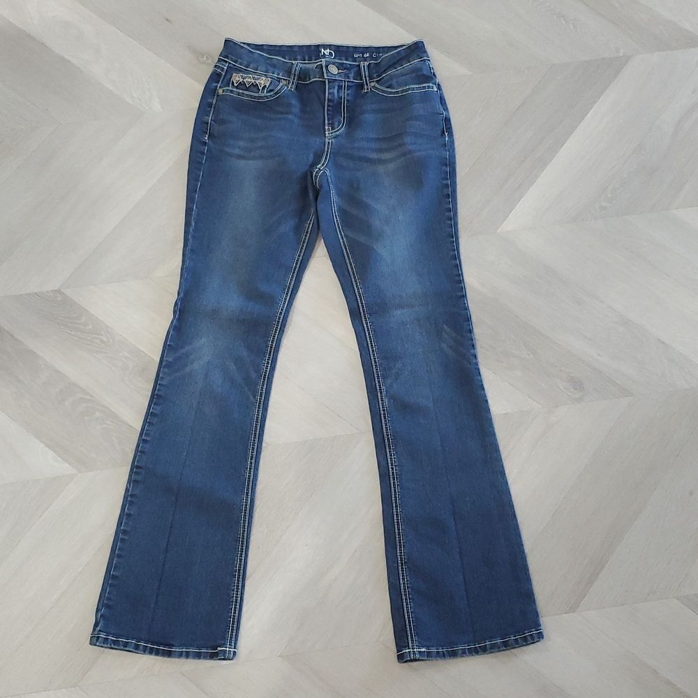 ND Weekend Curvy Women's Bootcut Jeans beautiful embroidery Cross pockets Size 6